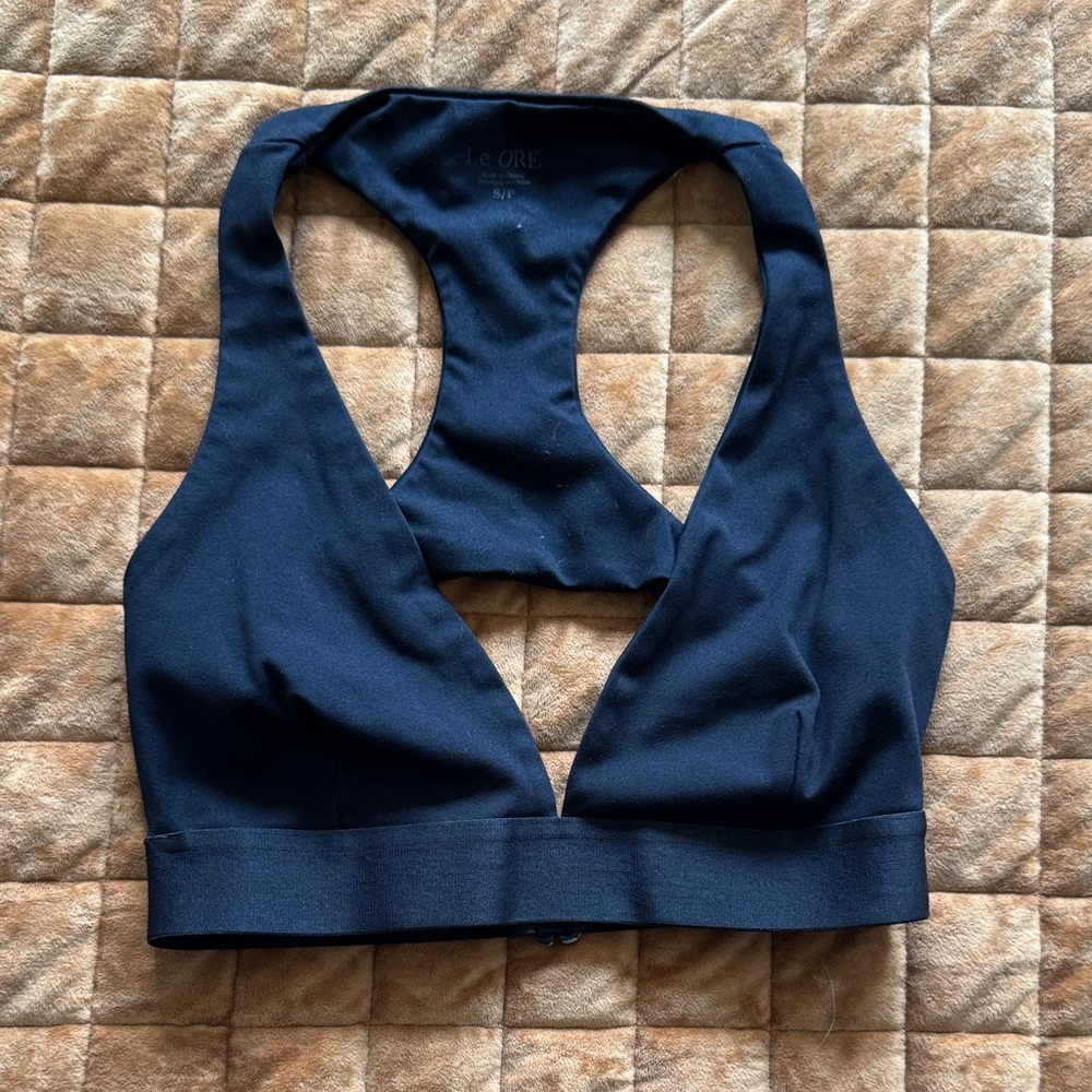 Le Ore Women's Black Sports Bra